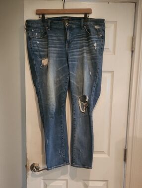 NWOT Torrid Sz 16R Boyfriend Straight Vintage Stretch Distressed Knee Denim Jean